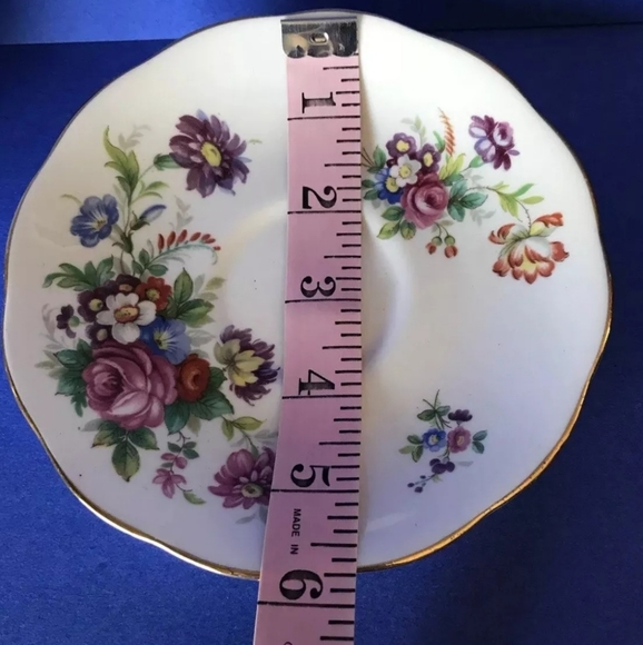 Roslyn Vintage Teacup & Saucer - Picture 5 of 7